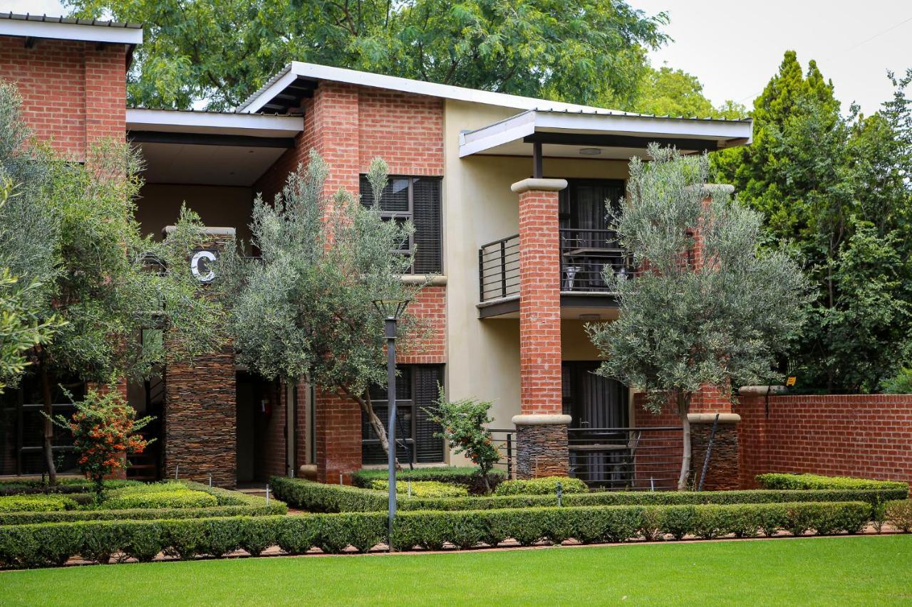 Scott'S Manor Guesthouse Function And Conference Venue Lichtenburg Esterno foto