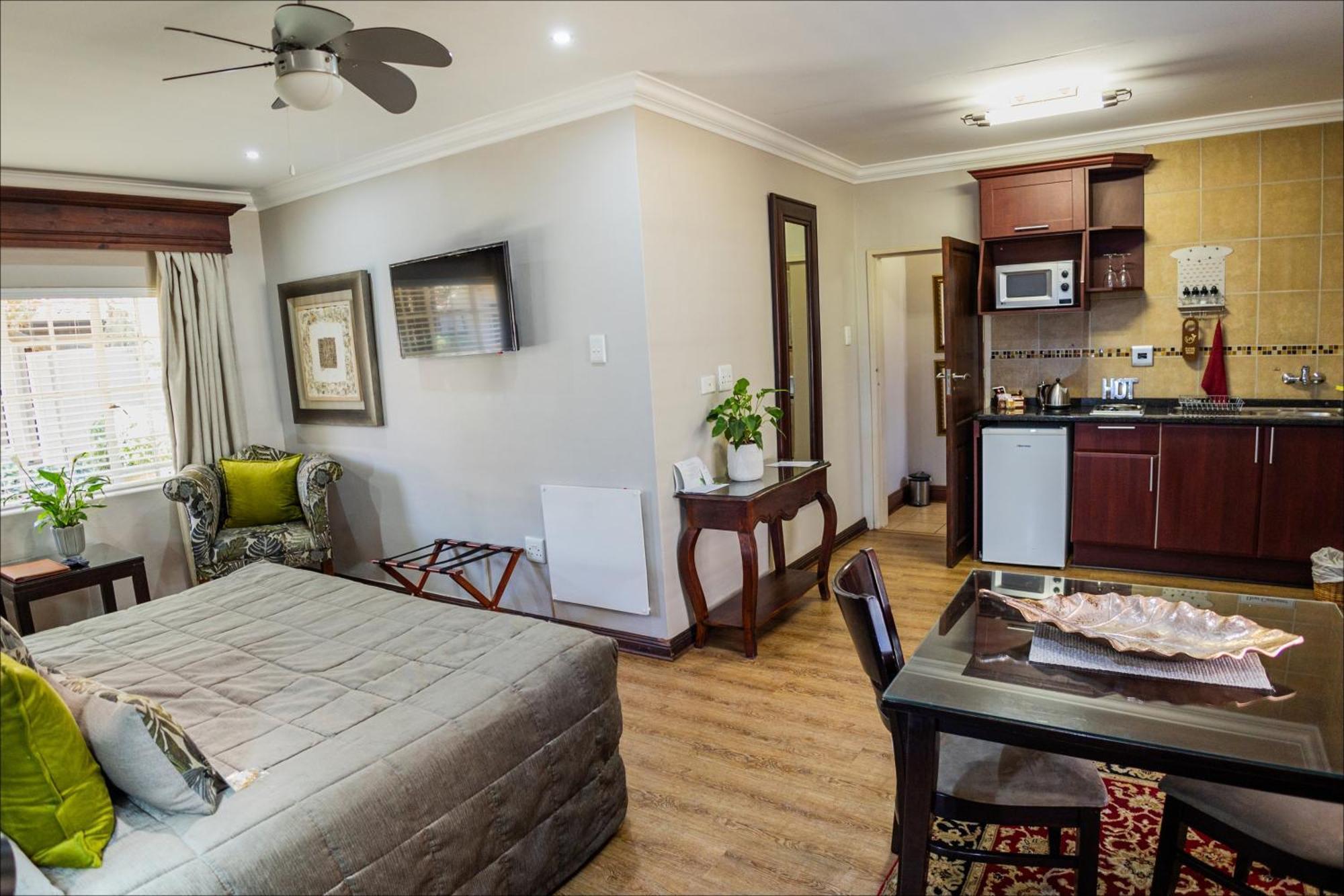 Scott'S Manor Guesthouse Function And Conference Venue Lichtenburg Esterno foto