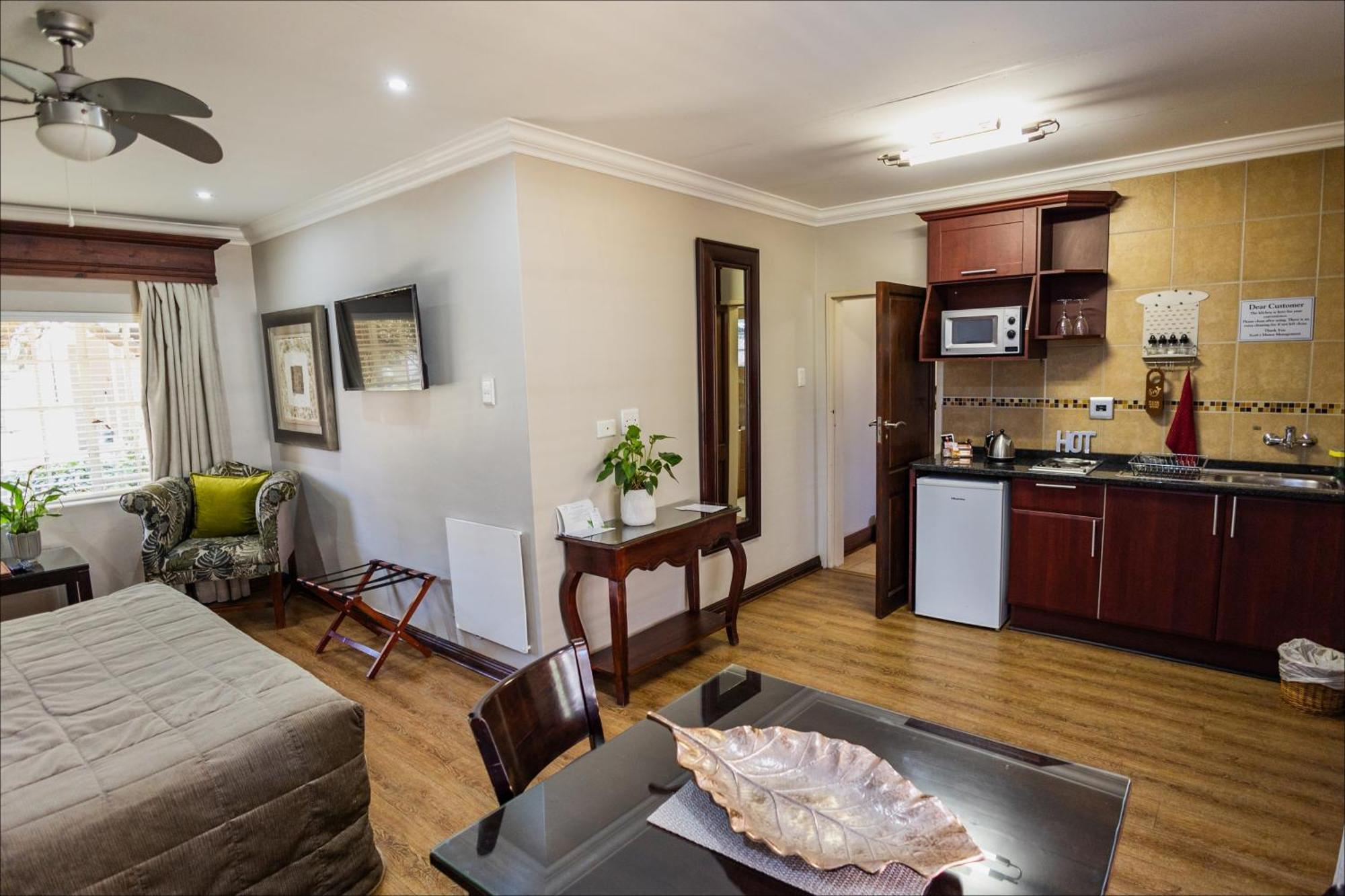 Scott'S Manor Guesthouse Function And Conference Venue Lichtenburg Esterno foto