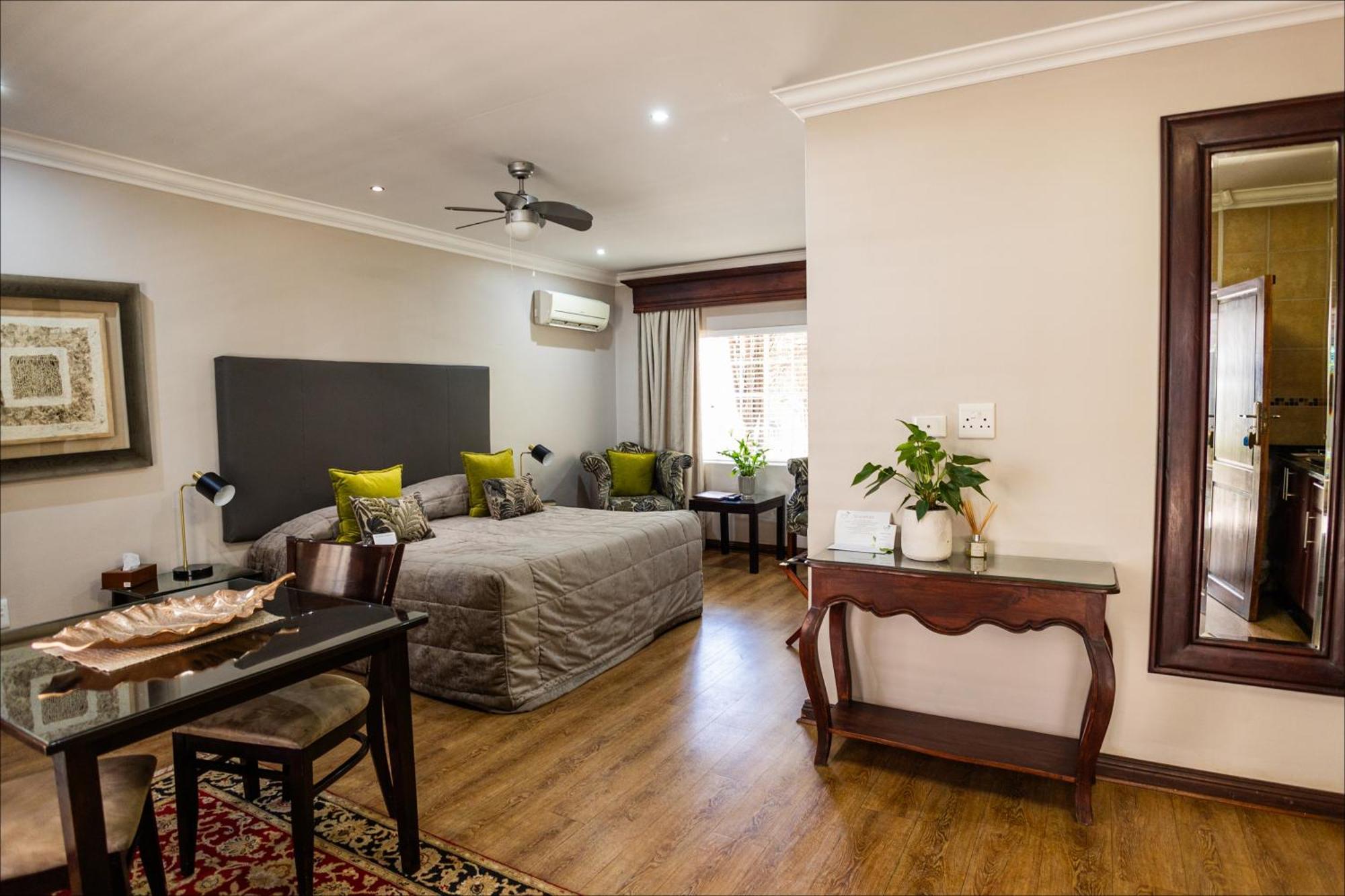 Scott'S Manor Guesthouse Function And Conference Venue Lichtenburg Esterno foto