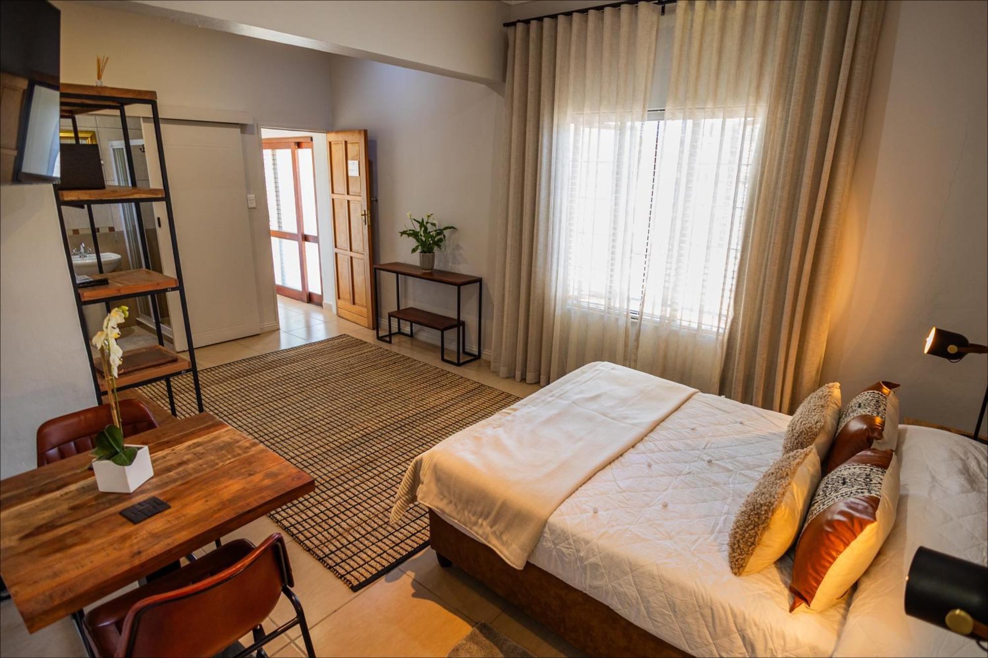 Scott'S Manor Guesthouse Function And Conference Venue Lichtenburg Esterno foto