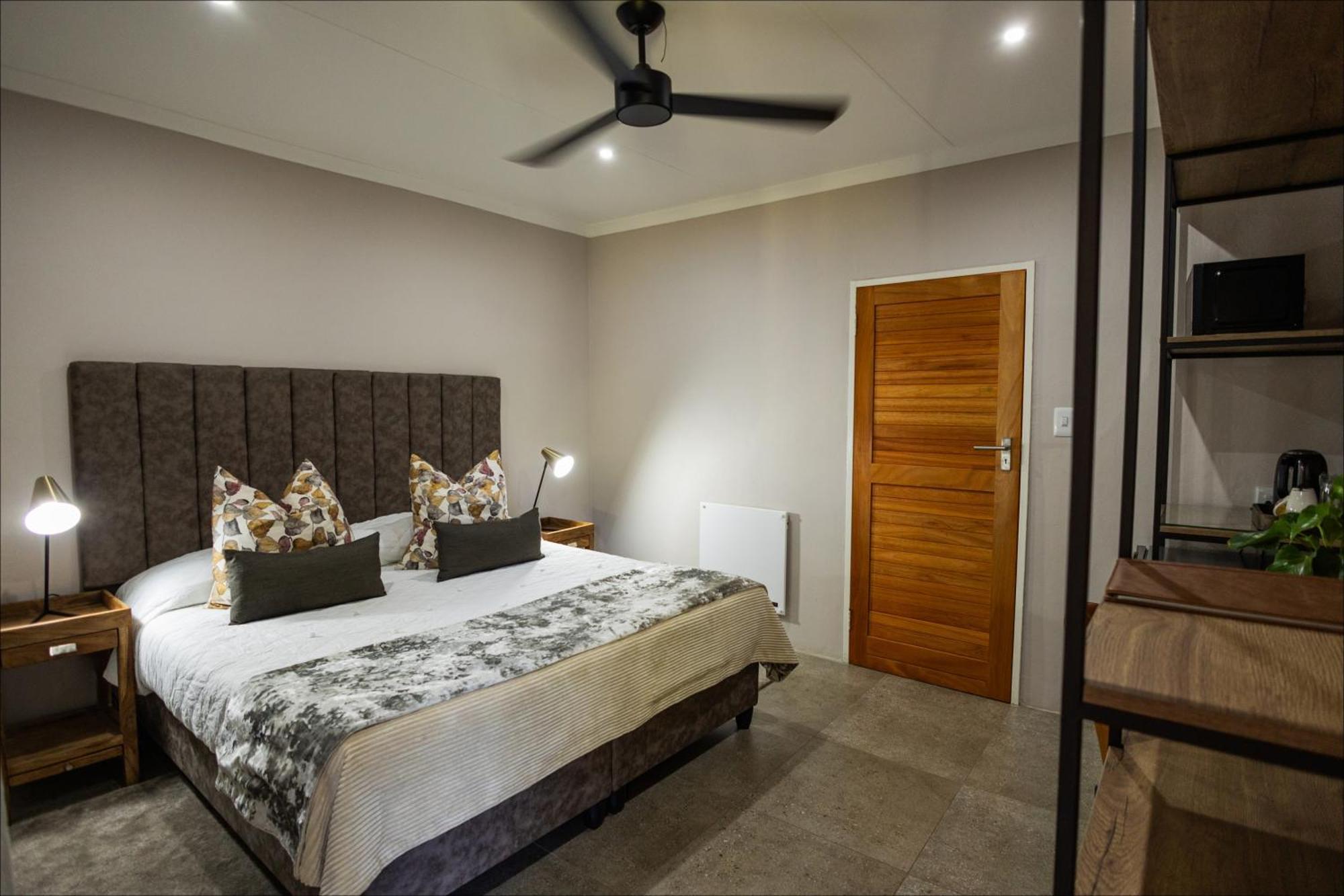 Scott'S Manor Guesthouse Function And Conference Venue Lichtenburg Esterno foto