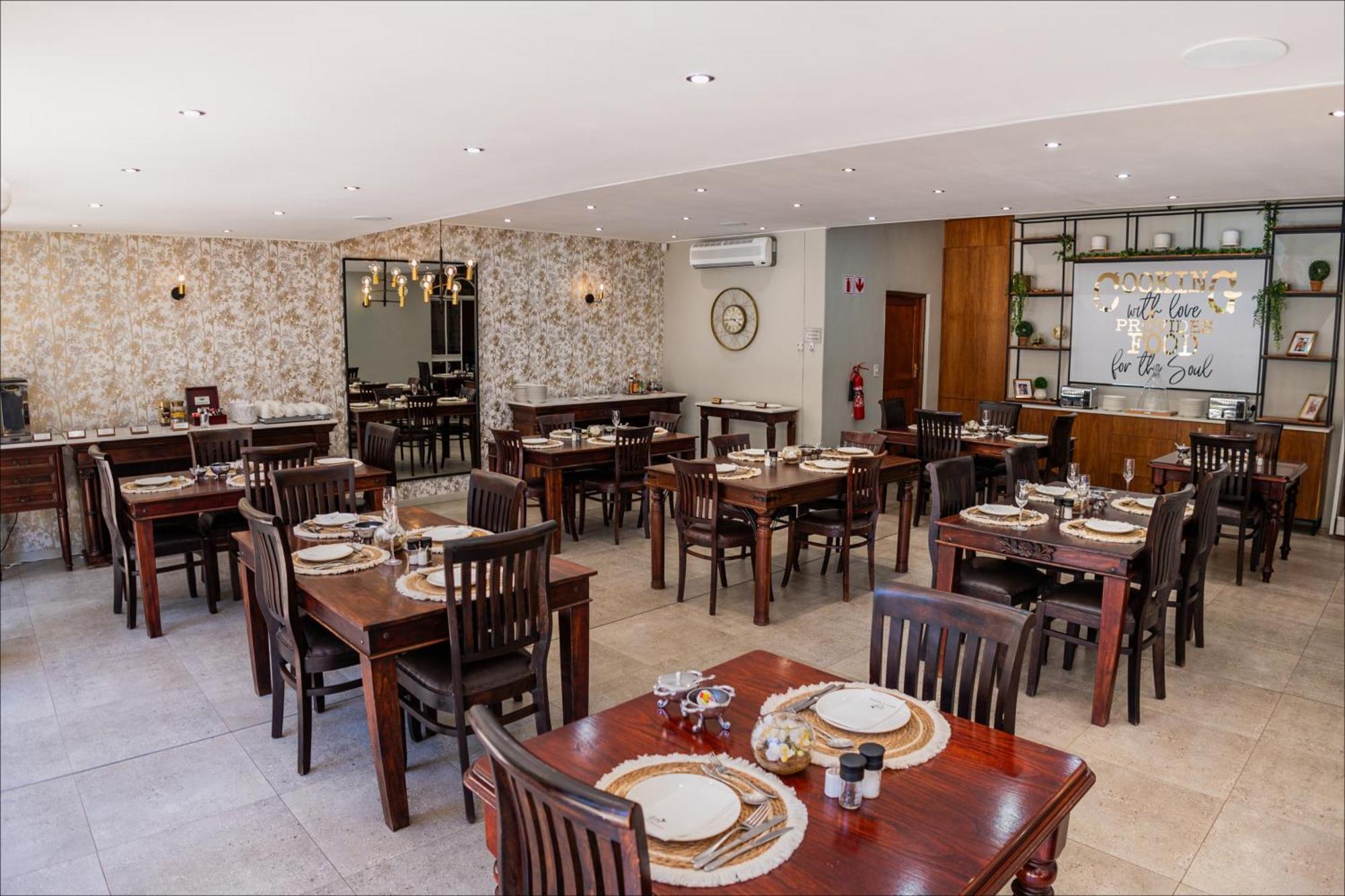 Scott'S Manor Guesthouse Function And Conference Venue Lichtenburg Esterno foto